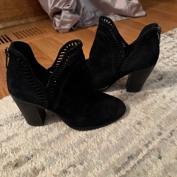 Elegant Black Women's Shoes, Vince camuto, size 5 - Picture 2 of 4